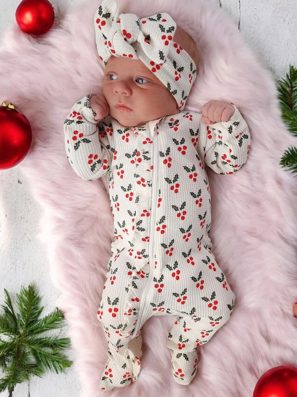 NWT Spearmint Love Organic Waffle Ruffle Zip Footie, Holly size 0-3 months